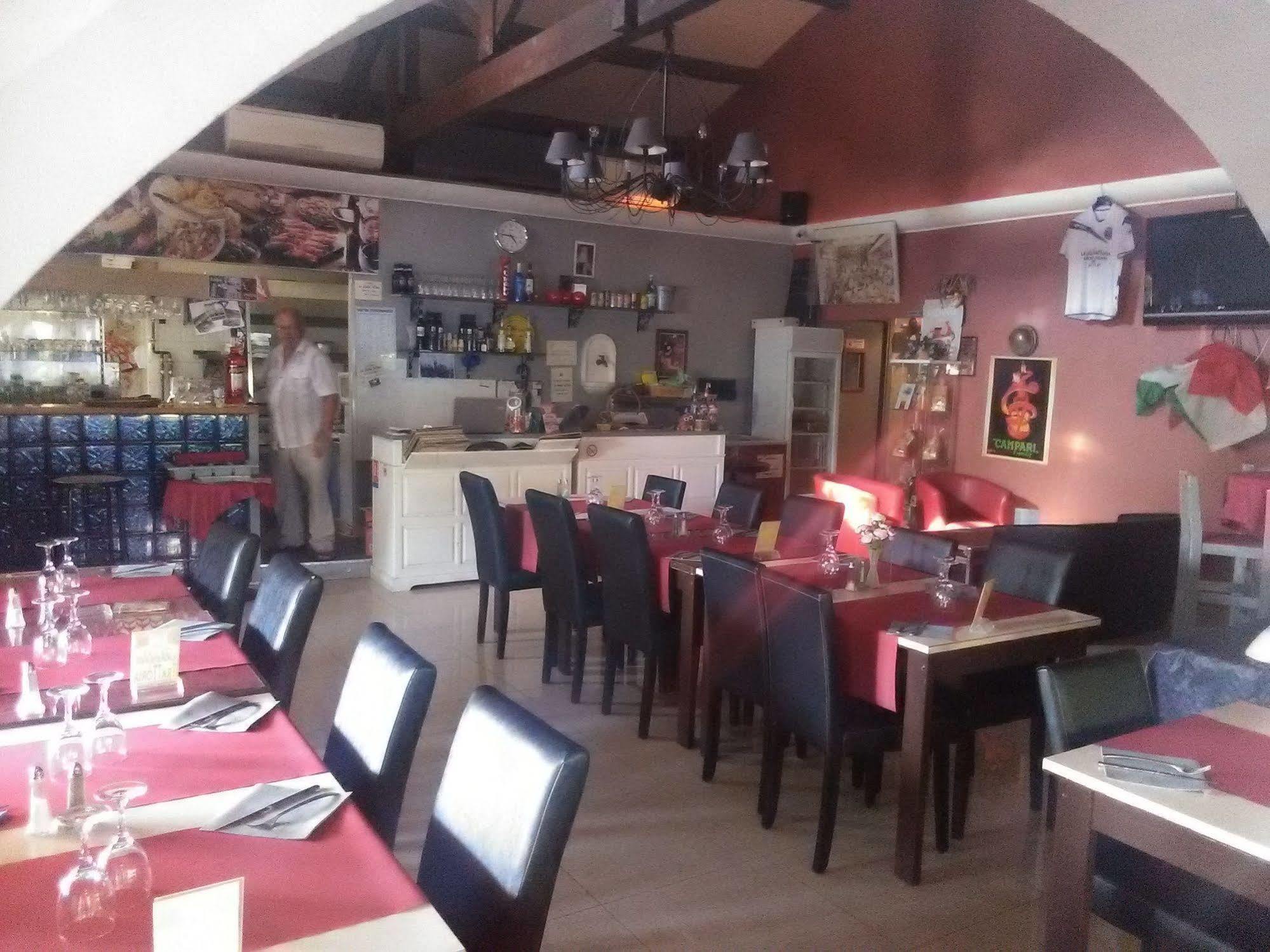 Atoll Hotel Restaurant Fréjus Екстериор снимка