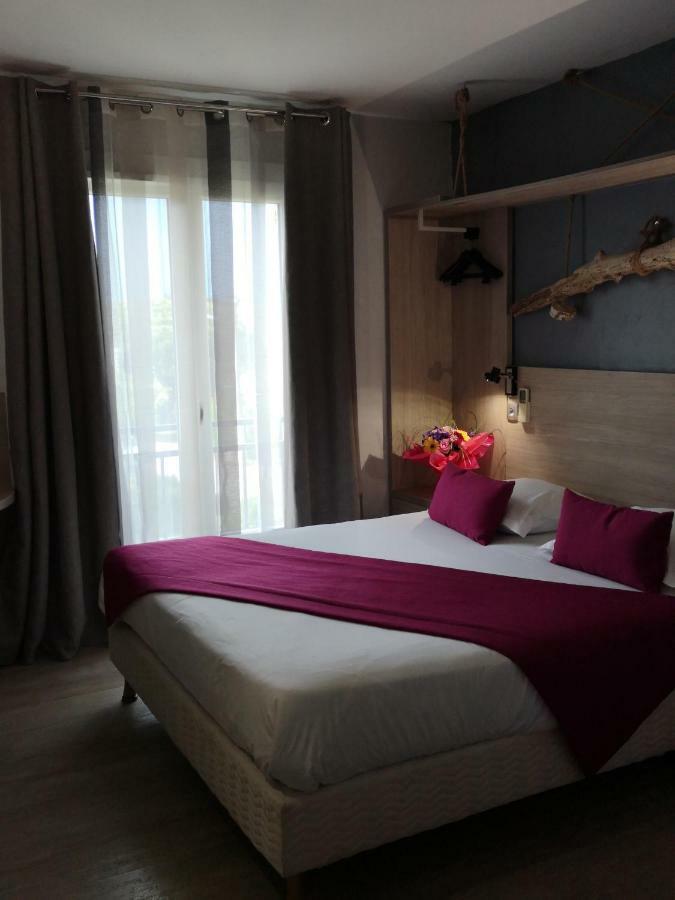 Atoll Hotel Restaurant Fréjus Екстериор снимка